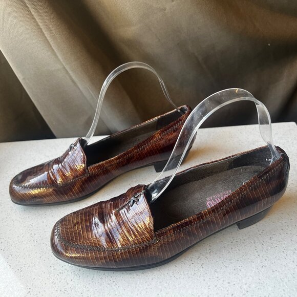 Munro Womens Brown Crocodile Print Loafers 7.5M Slip-On Leather Comfort Casual - Picture 2 of 11